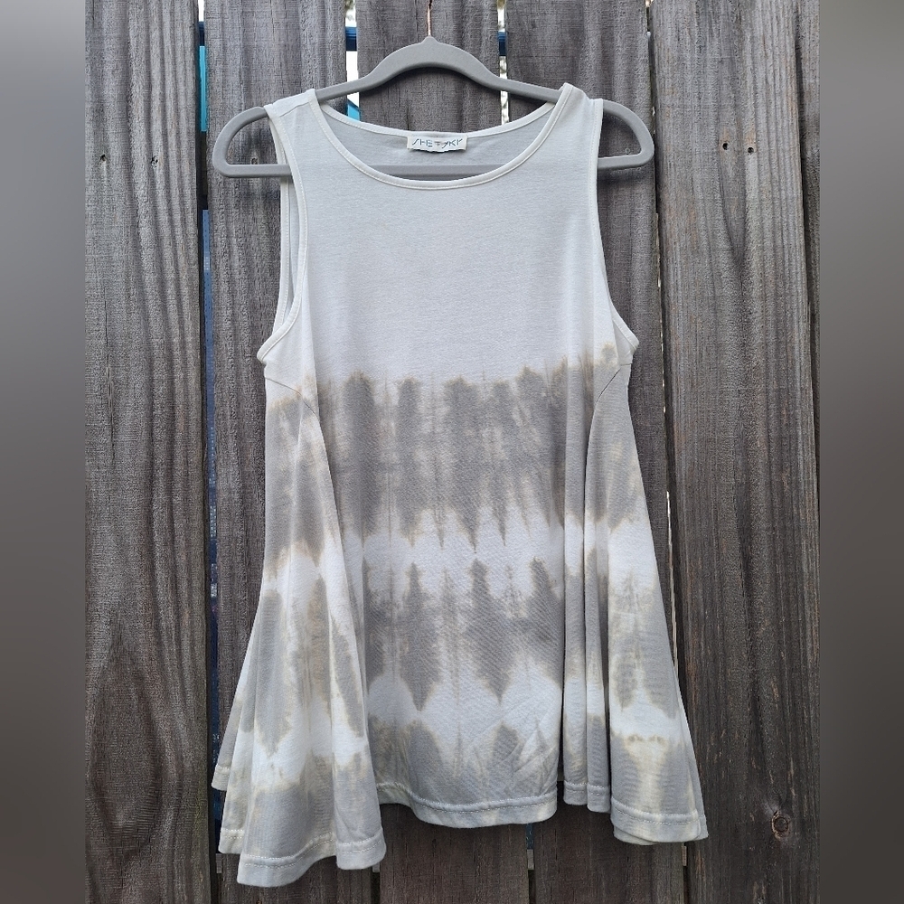 She + Sky Tie Dye Sleeveless Flowy Tank Top in Gray